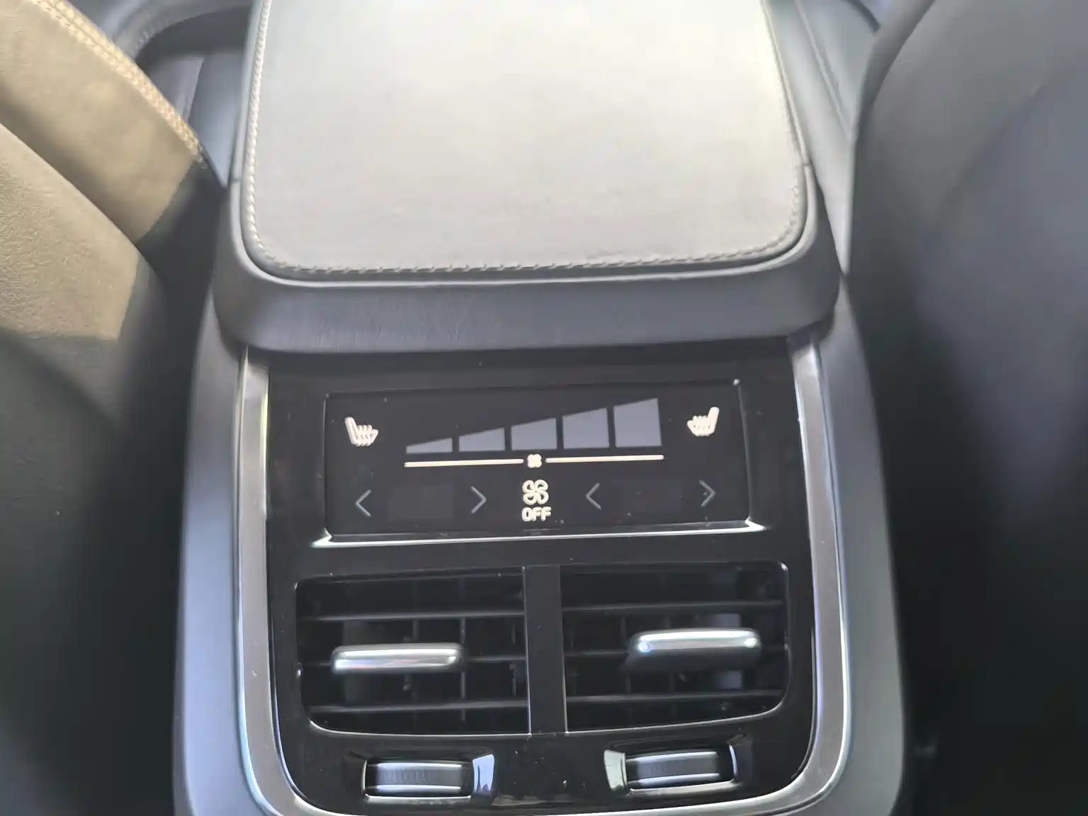Photo 14 - Volvo XC90