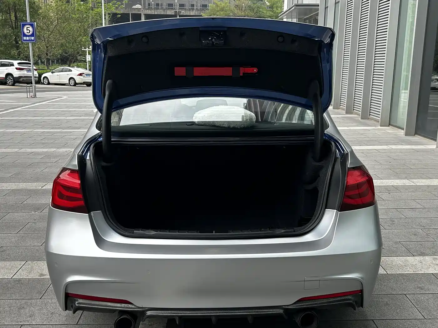 BMW 3 Series 2018 320Li M Sport Black Night Edition фото 24