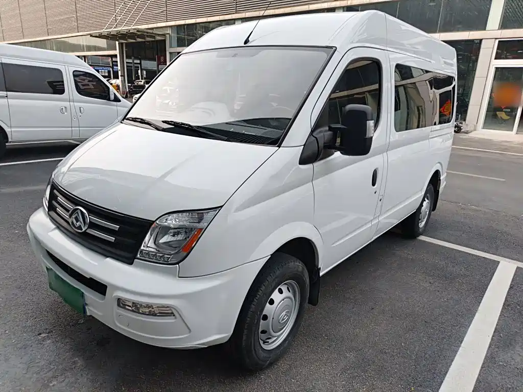 SAIC Maxus Xintu V80 2023 2.0T Manual Classic Aoyun Short Wheelbase Medium Roof 5/6 Seats