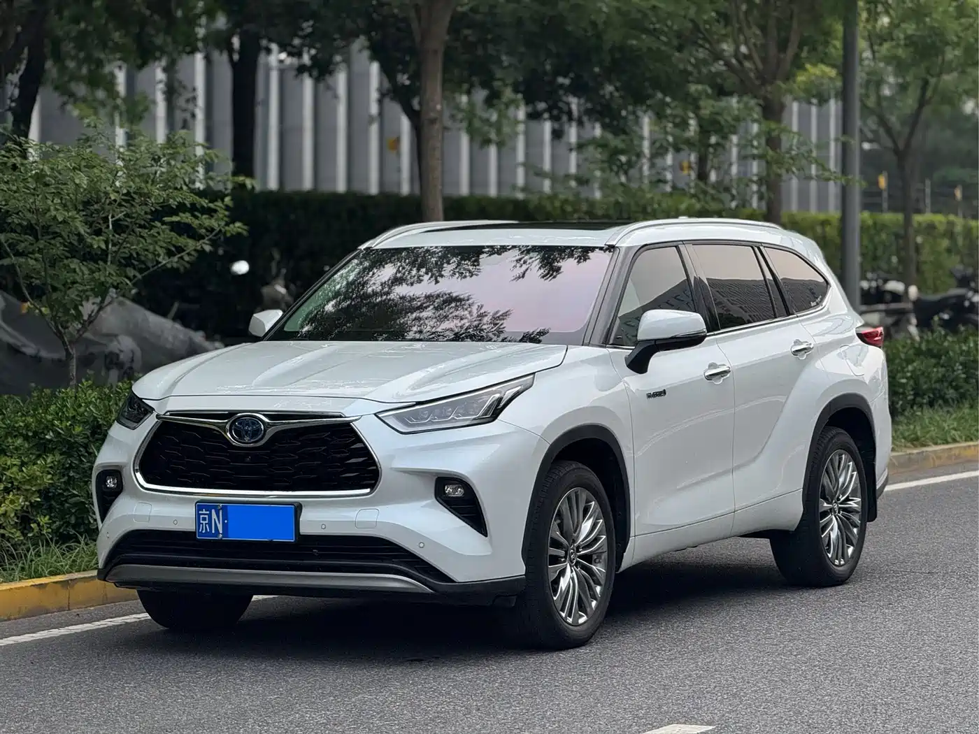 Toyota Highlander 2022 Dual Engine 2.5L 4WD Supreme Edition 7-Seater