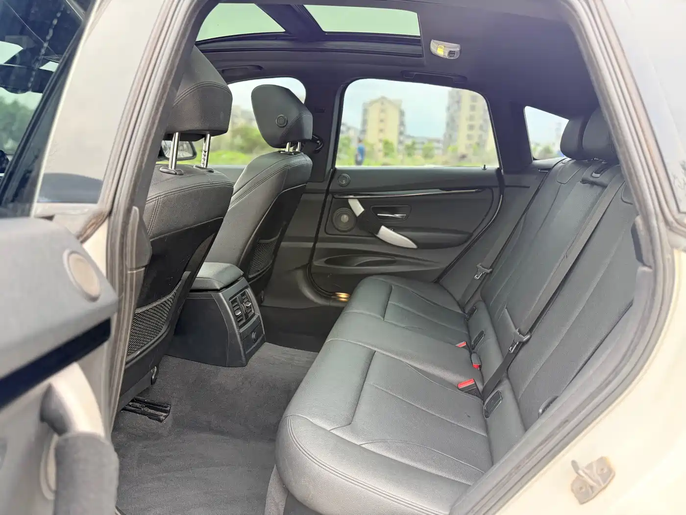 BMW 3 Series GT 2018 320i M Sport фото 6