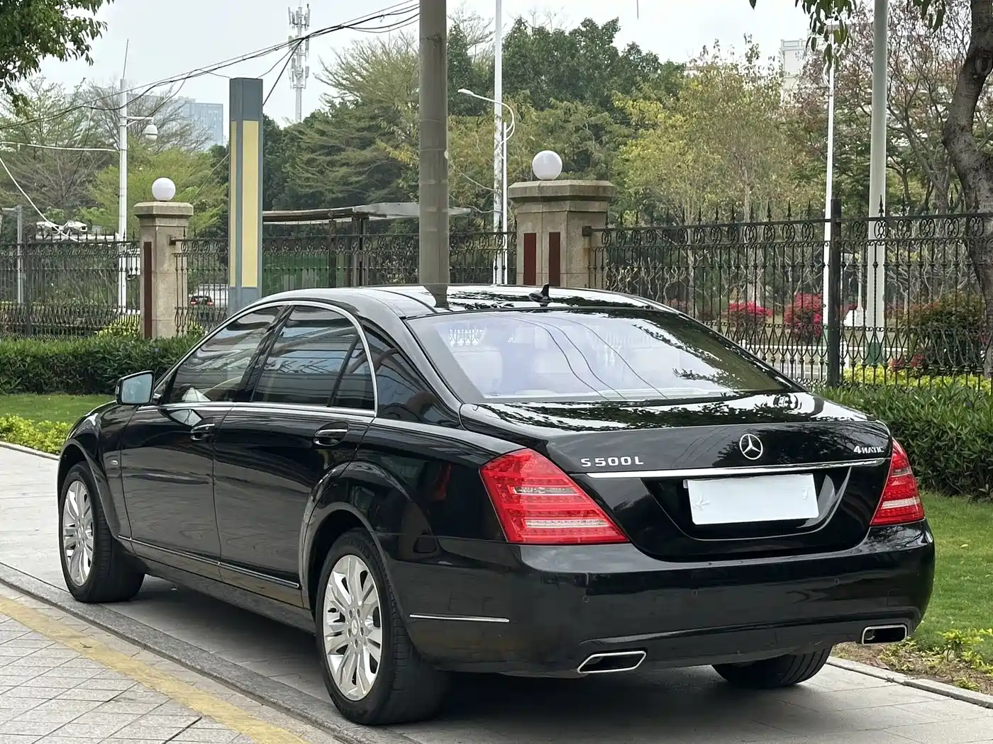 Mercedes-Benz S-Class 2011 S 500 L CGI 4MATIC фото 4