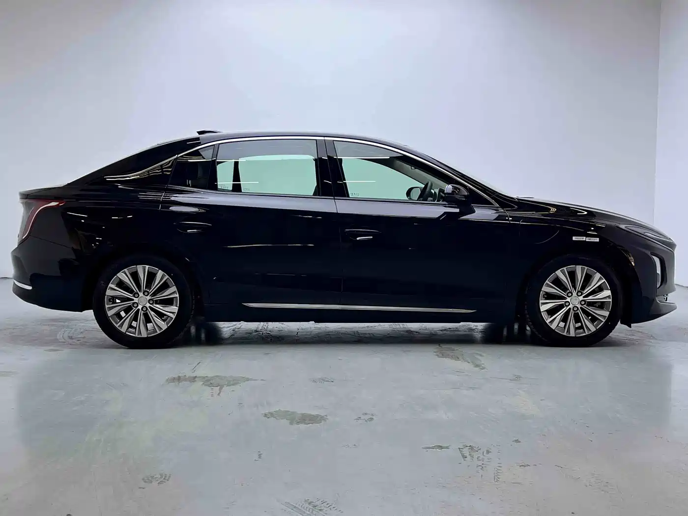 Hongqi HONGQI E QM5