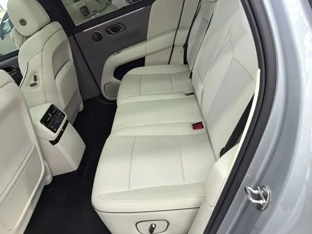 Li Auto i6 2025 2025 4WD Base Model
