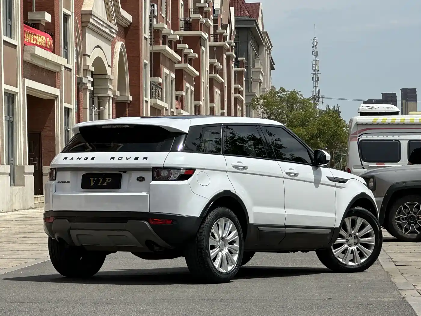 Land Rover Range Rover Evoque 2015 2.0T 5-Door Intelligent Edition фото 5