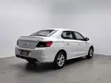 صورة 2 - Peugeot 301