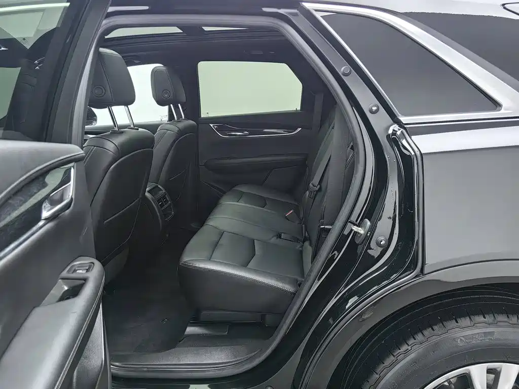 Фото 15 - Cadillac XT5