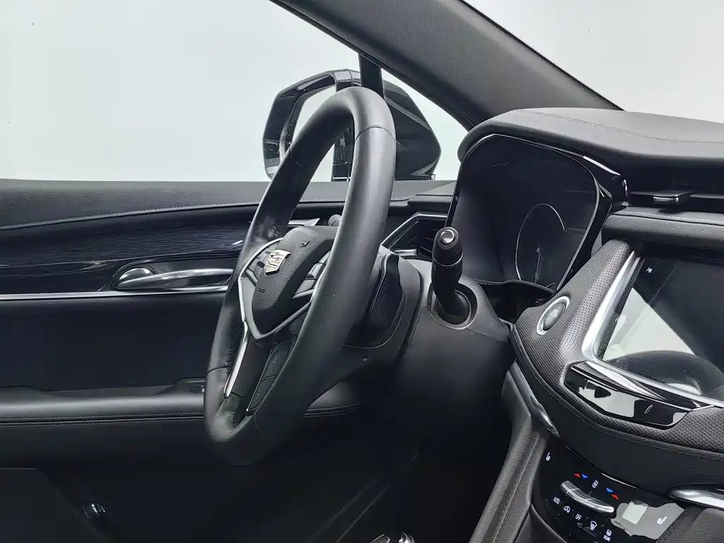Фото 22 - Cadillac XT5
