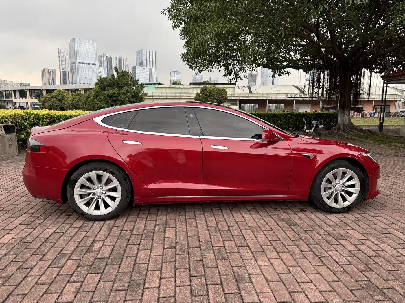 TESLA MODEL S