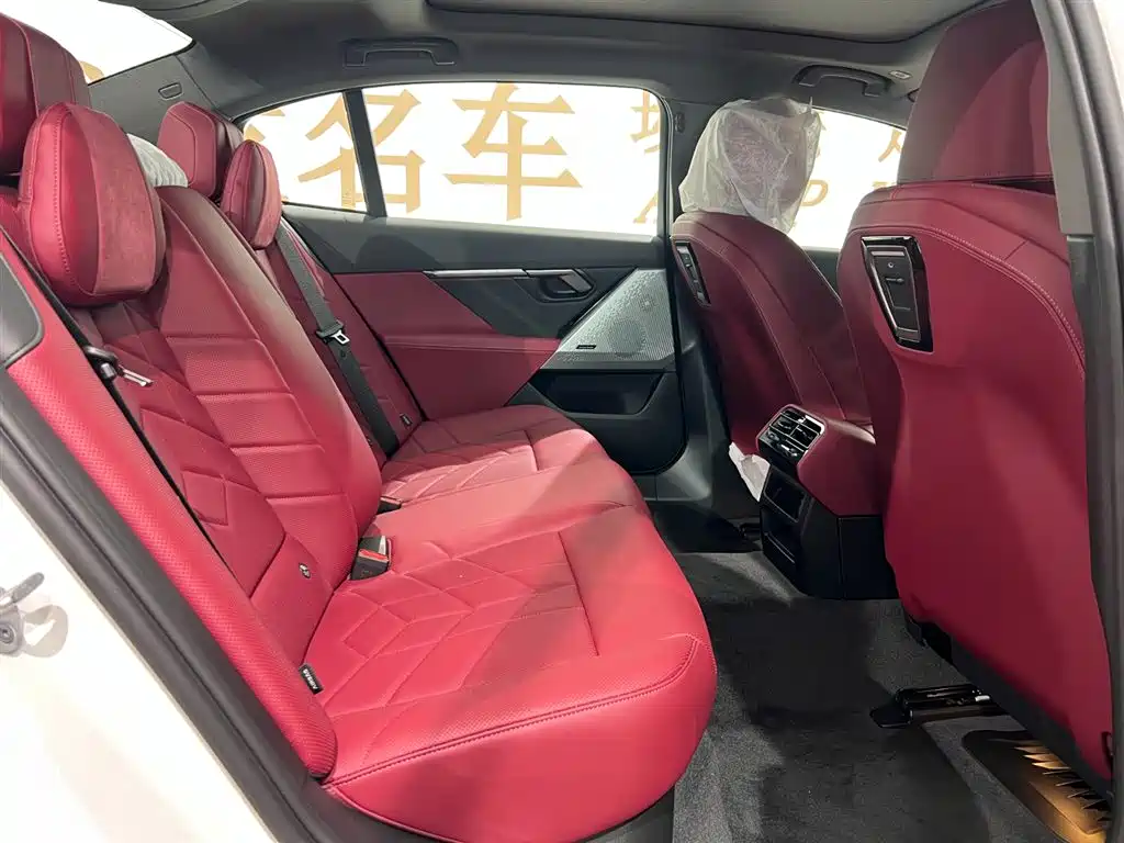 BMW 5 Series 2025 530Li Leading M Sport Package фото 26