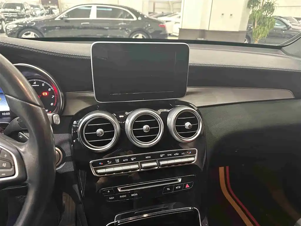 Mercedes-Benz GLC Coupe 2018 GLC 200 4MATIC Coupe SUV фото 9