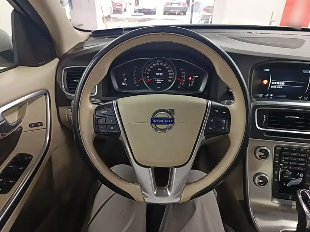 Фото 11 - Volvo S60