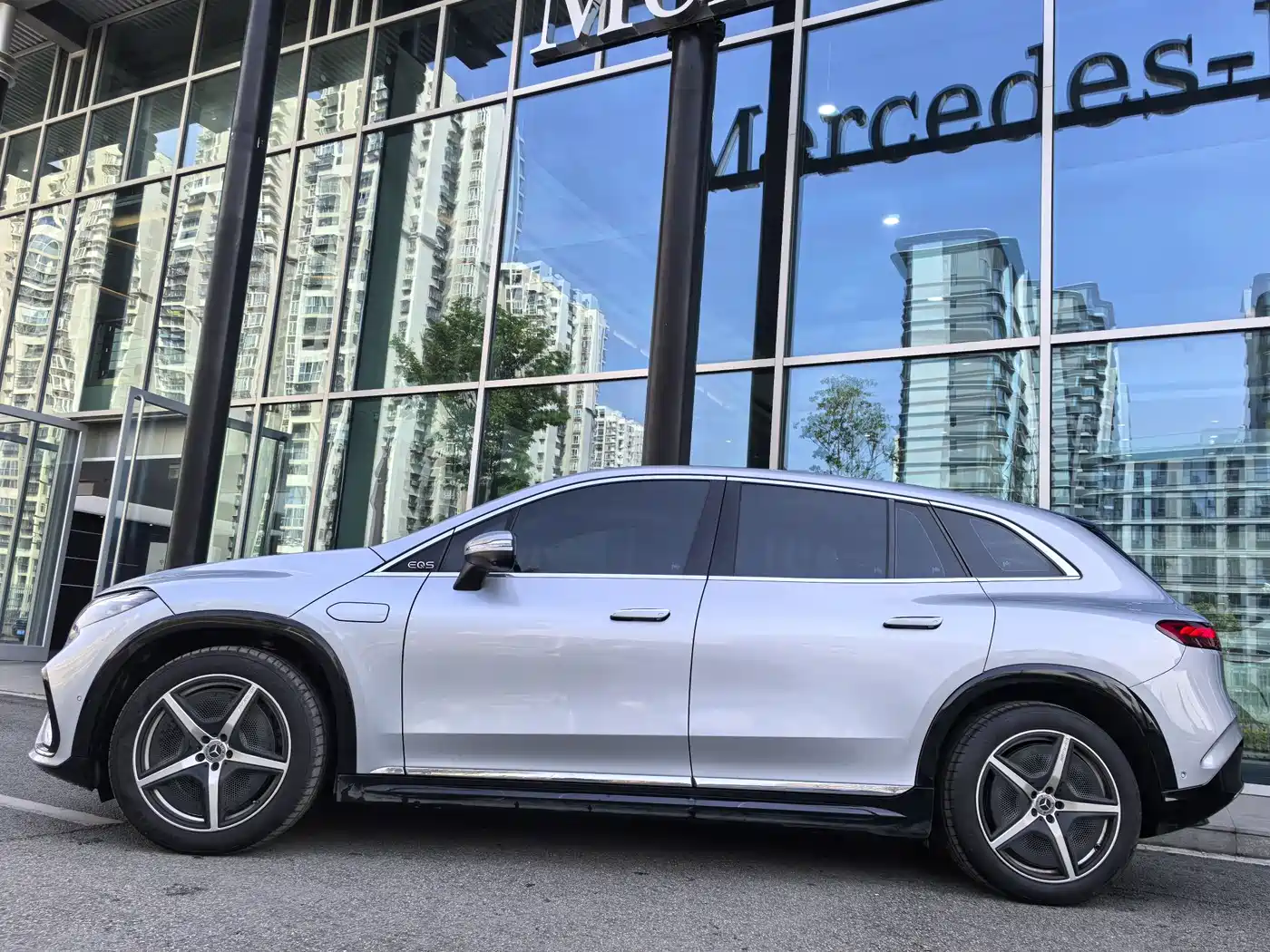 MERCEDES-BENZ EQS SUV