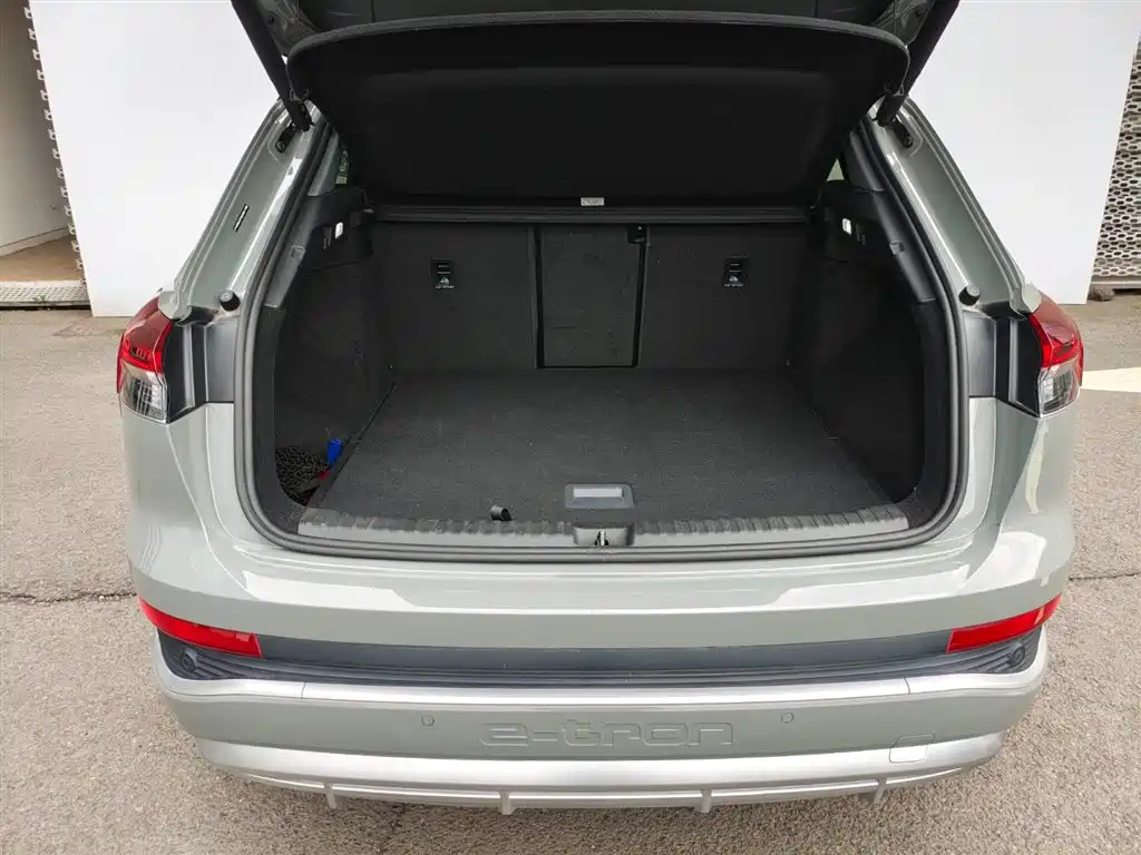 AUDI Q4 E TRON