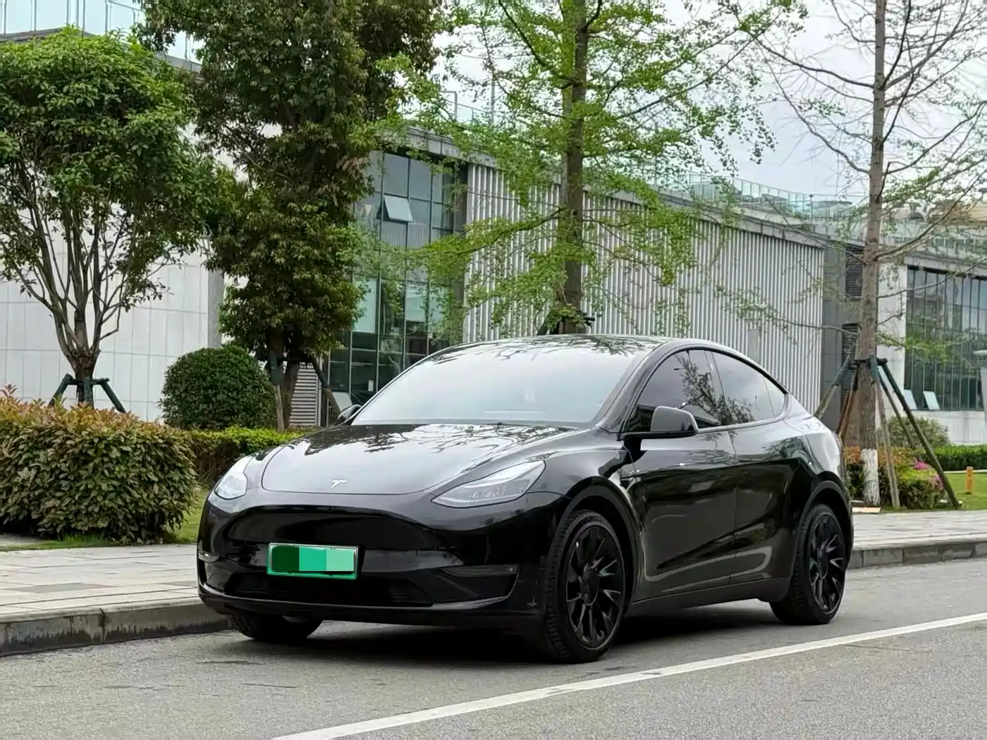 TESLA MODEL Y