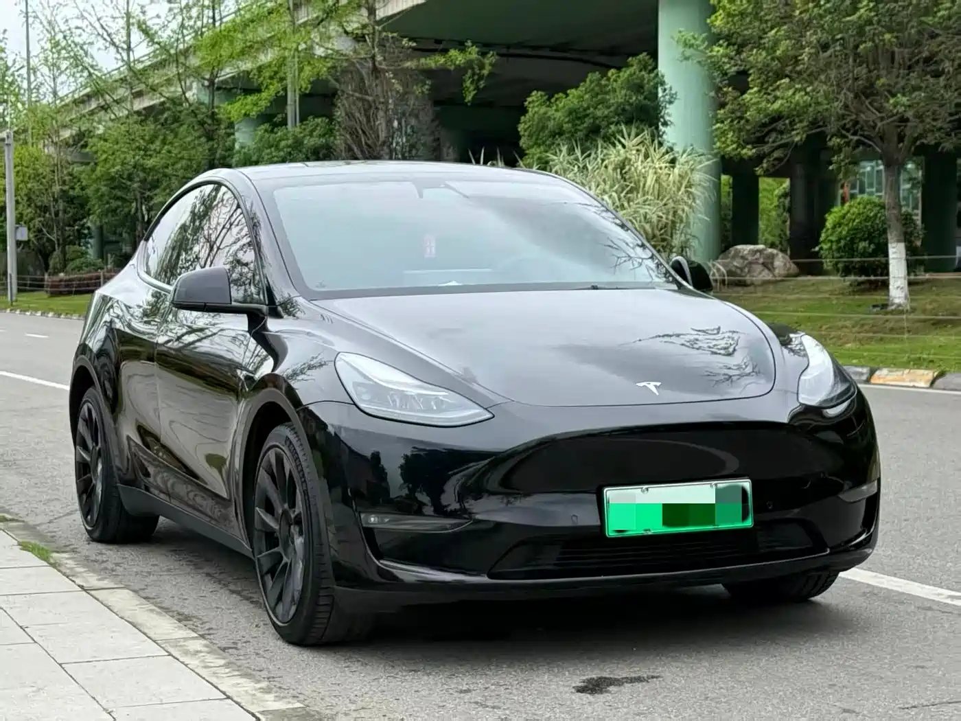 TESLA MODEL Y