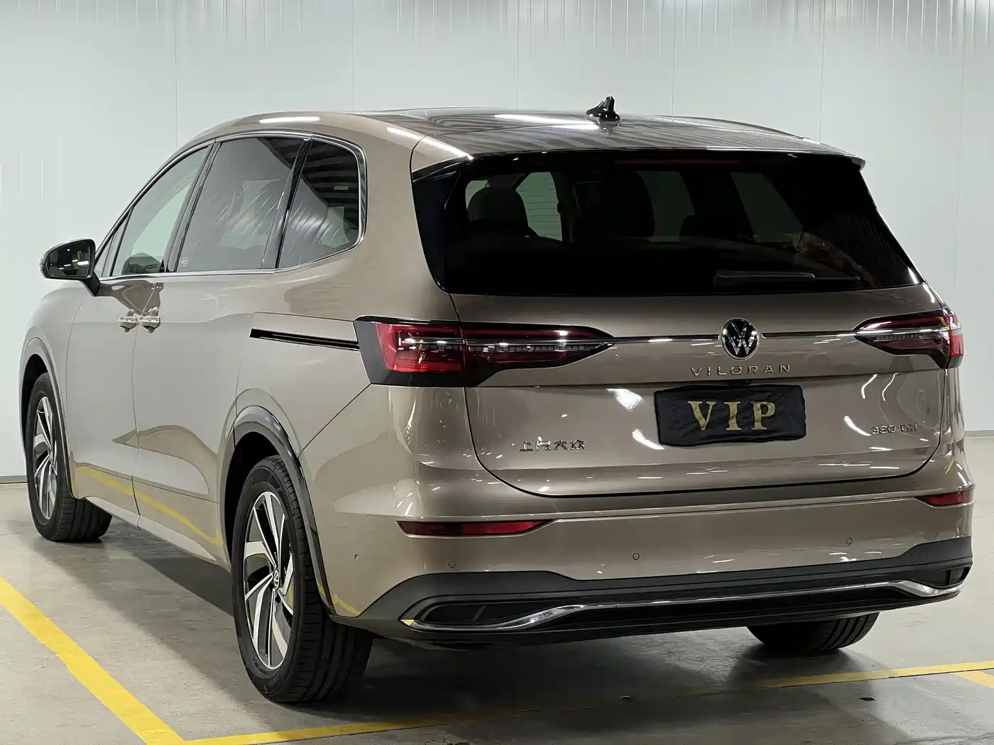 Volkswagen Viloran 2023 Facelift 380TSI Prestige Edition фото 4