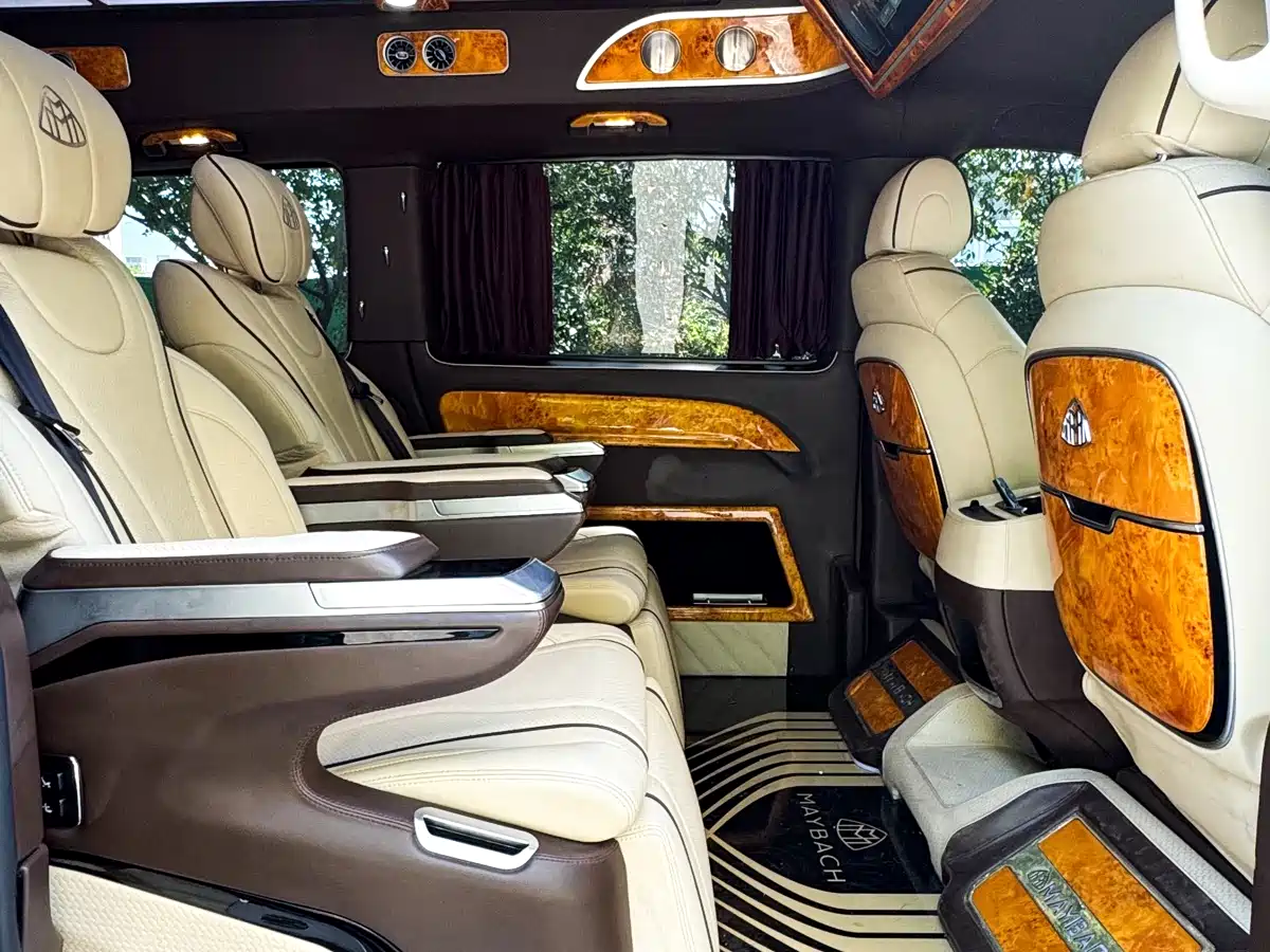 Mercedes-Benz Vito 2023 2.0T Elite 7-Seater фото 10