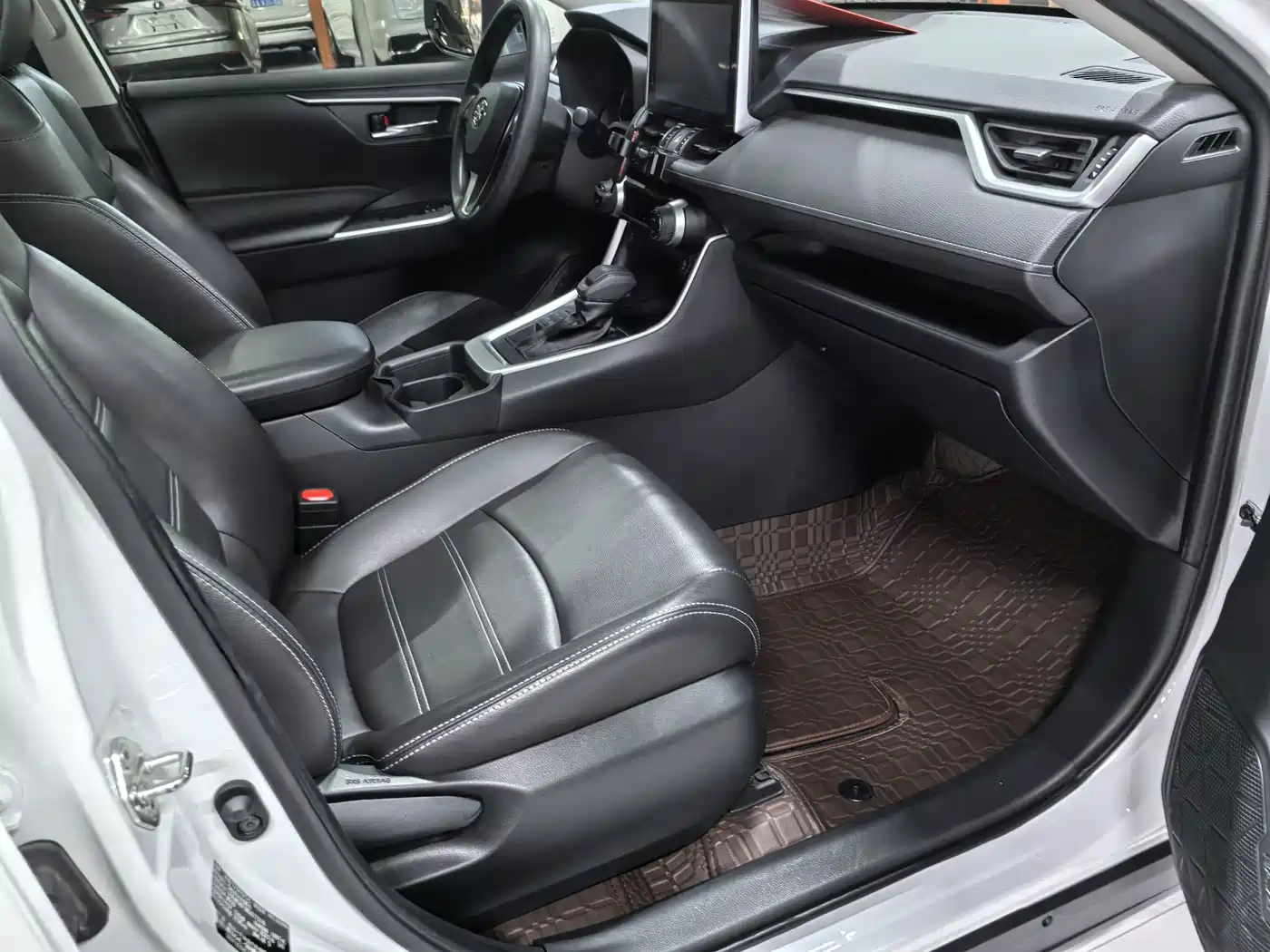 Toyota RAV4 Rongfang 2022 2.0L CVT 4WD Trend Edition фото 9