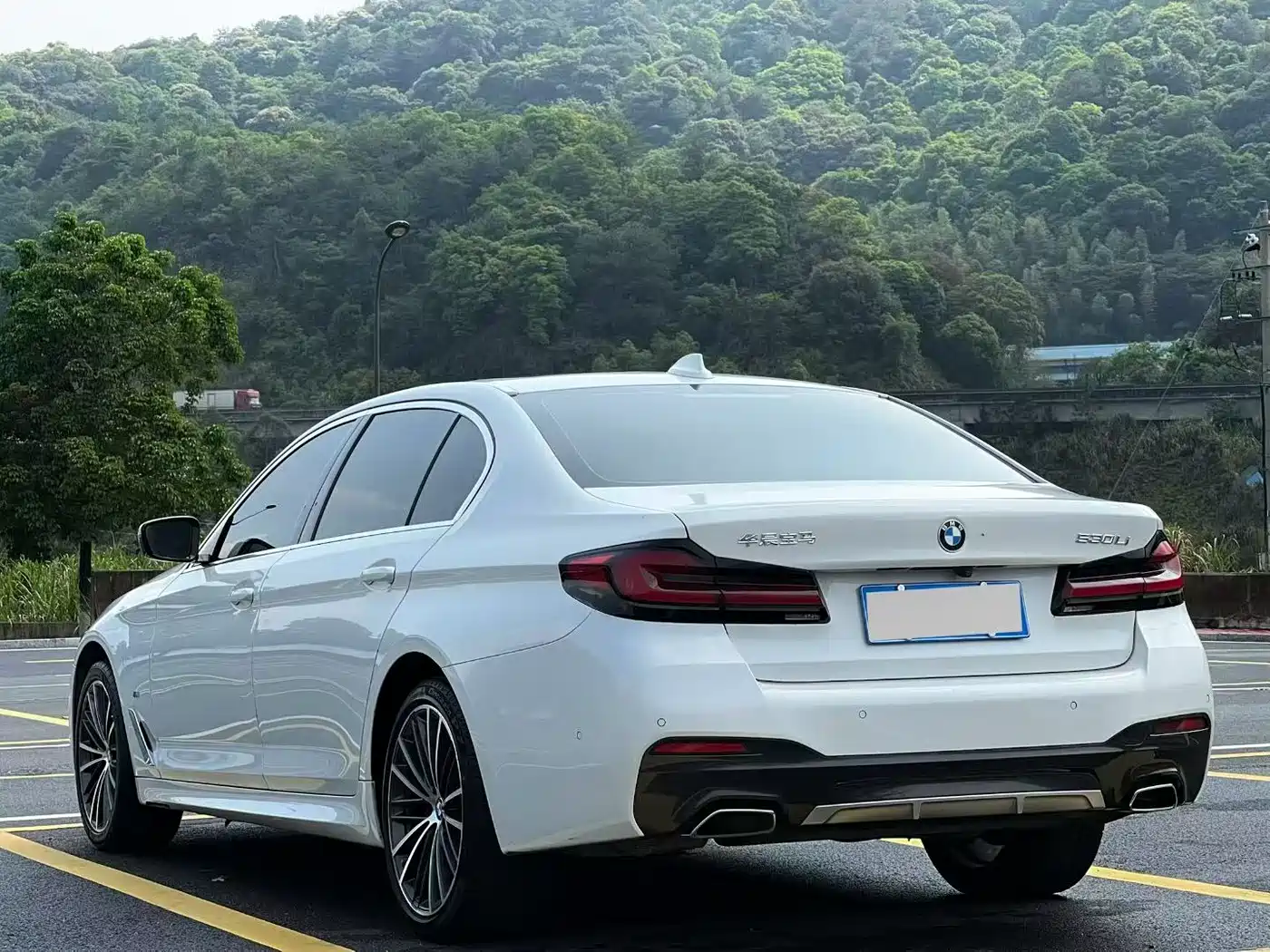 BMW 5 SERIES