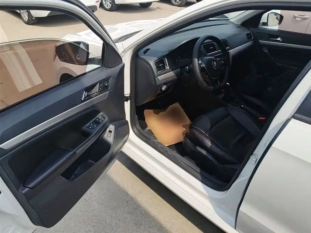 Volkswagen Lavida 2017 1.6L Automatic Trend Edition фото 16