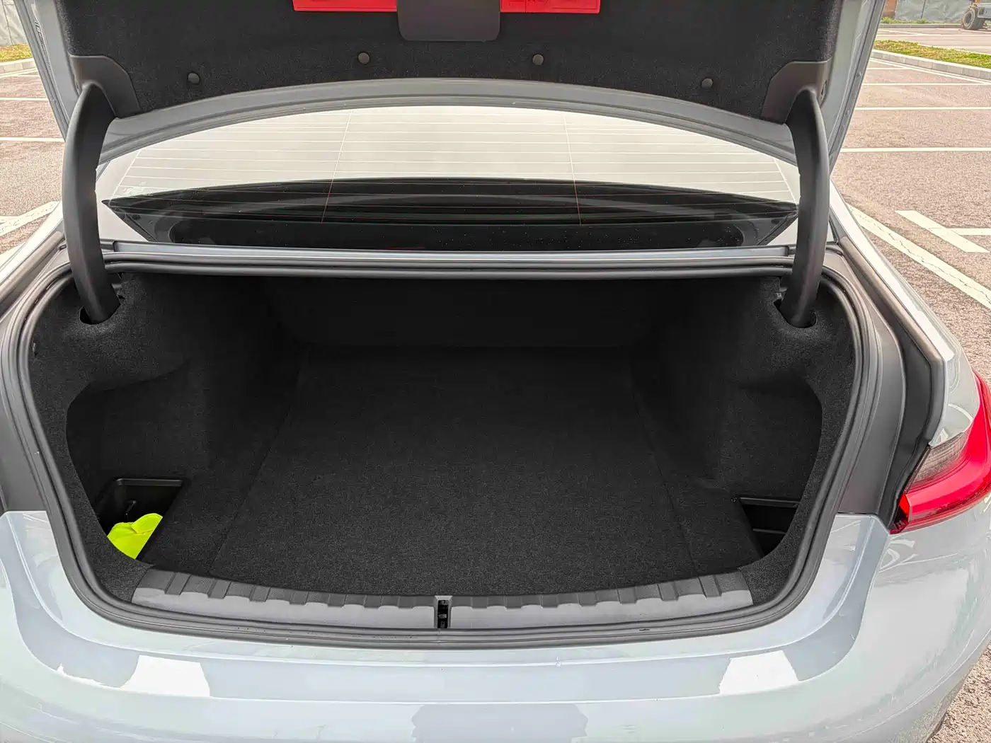 BMW 3 Series 2025 325Li M Sport Package фото 16