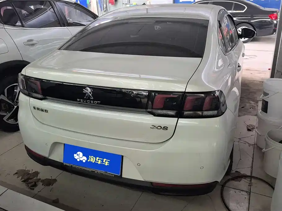PEUGEOT 308