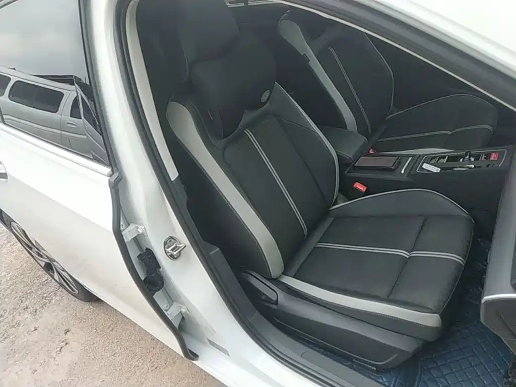 Volkswagen Golf 2025 2025 Facelift 300TSI Pro