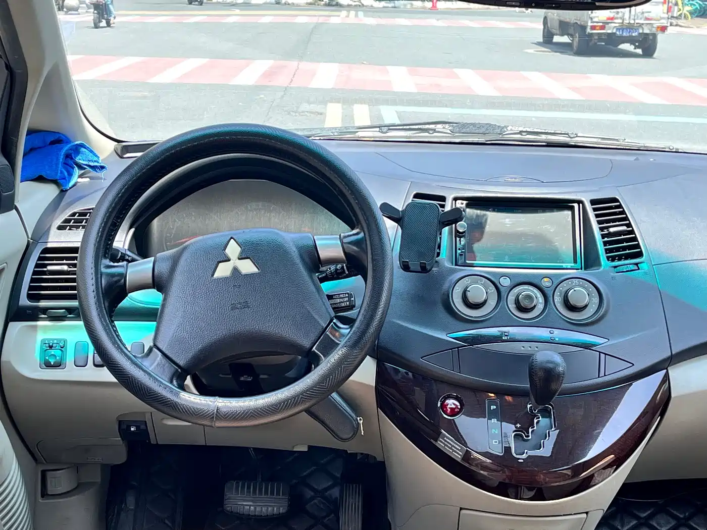 Mitsubishi Grandis 2007 2.4 7-Seater Comfort Edition фото 5