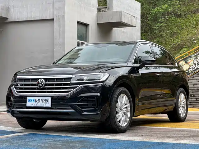 VOLKSWAGEN TOUAREG