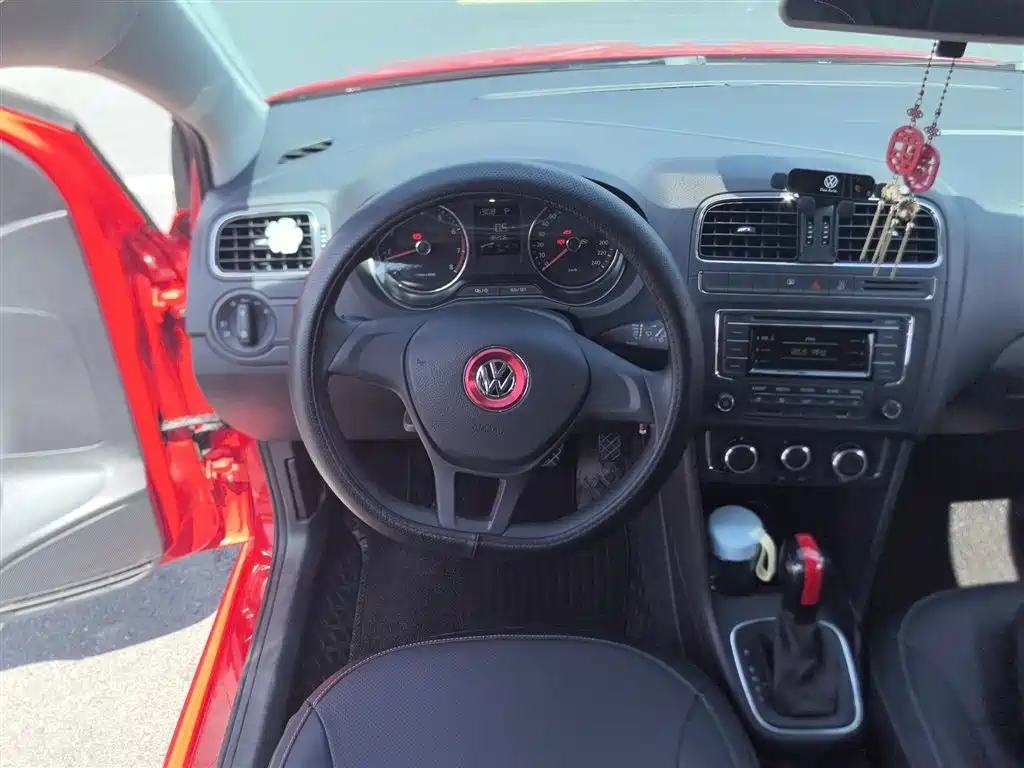 Volkswagen Polo 2014 1.4L Automatic Comfort Edition фото 3