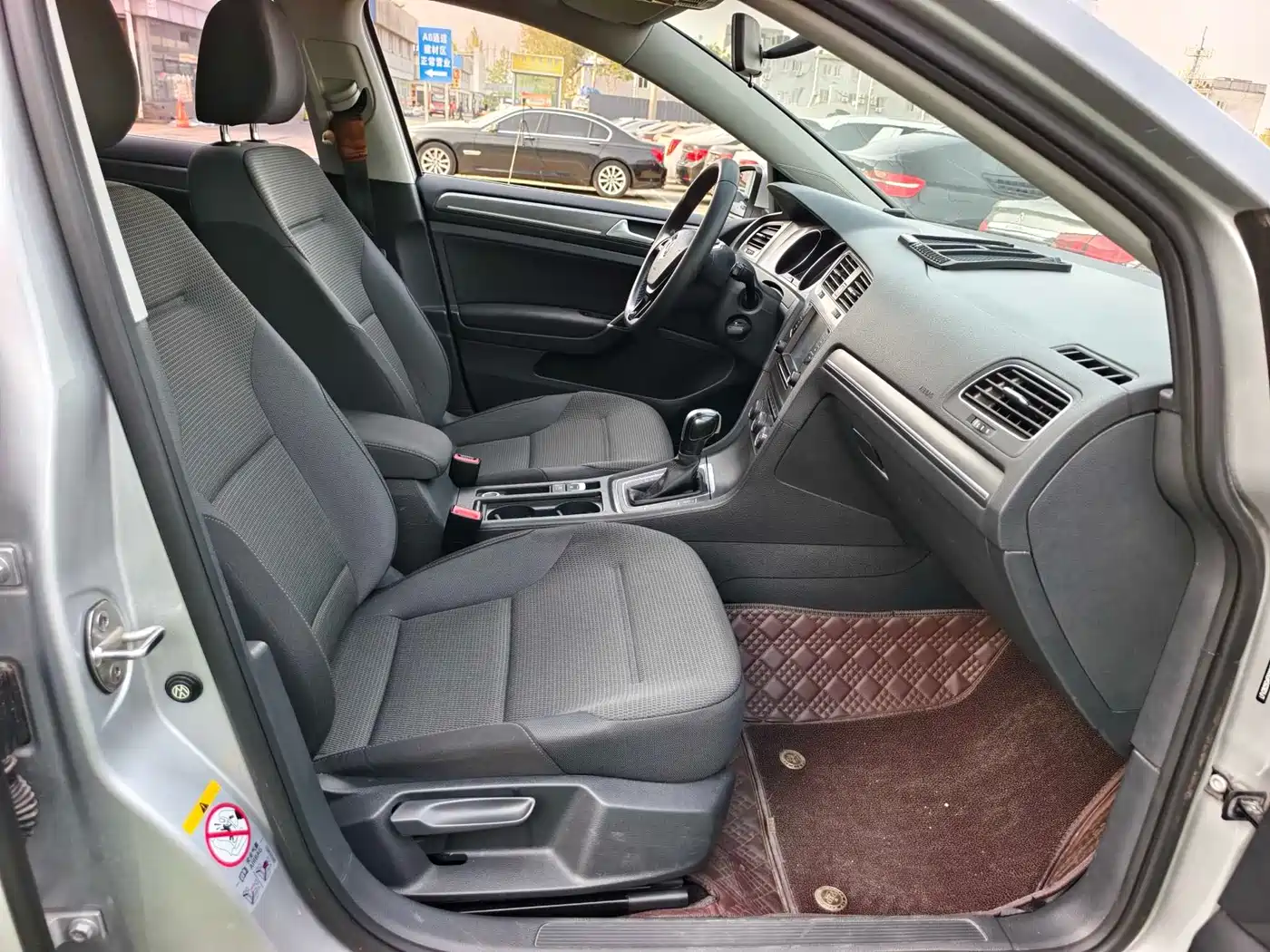 Volkswagen Golf 2015 1.6L Automatic Comfort фото 14