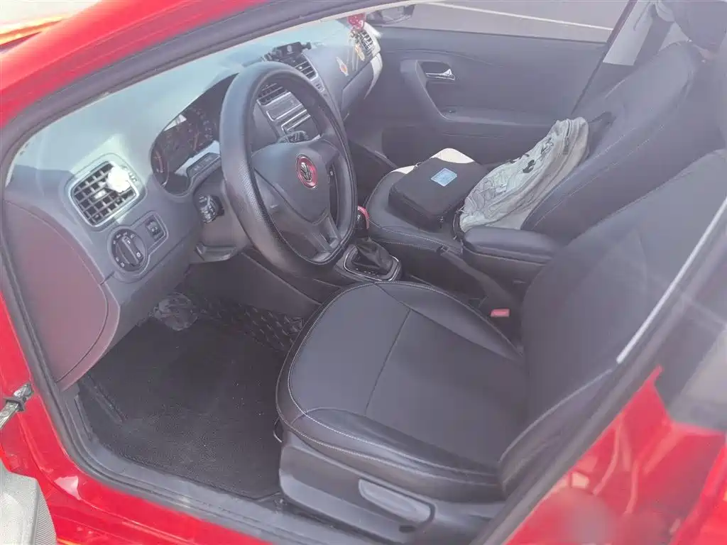 Volkswagen Polo 2014 1.4L Automatic Comfort Edition фото 8