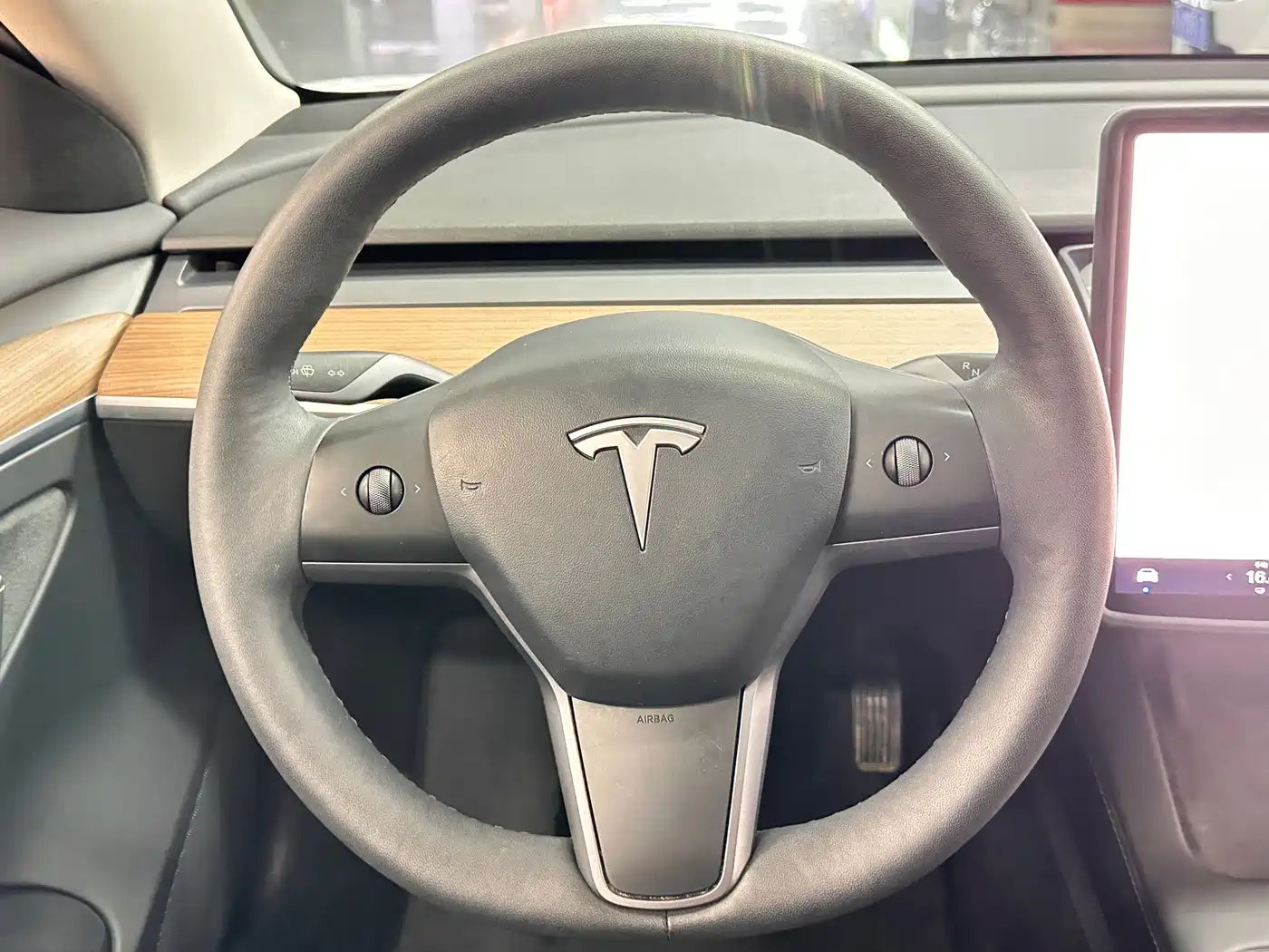 Фото 10 - Tesla Model 3