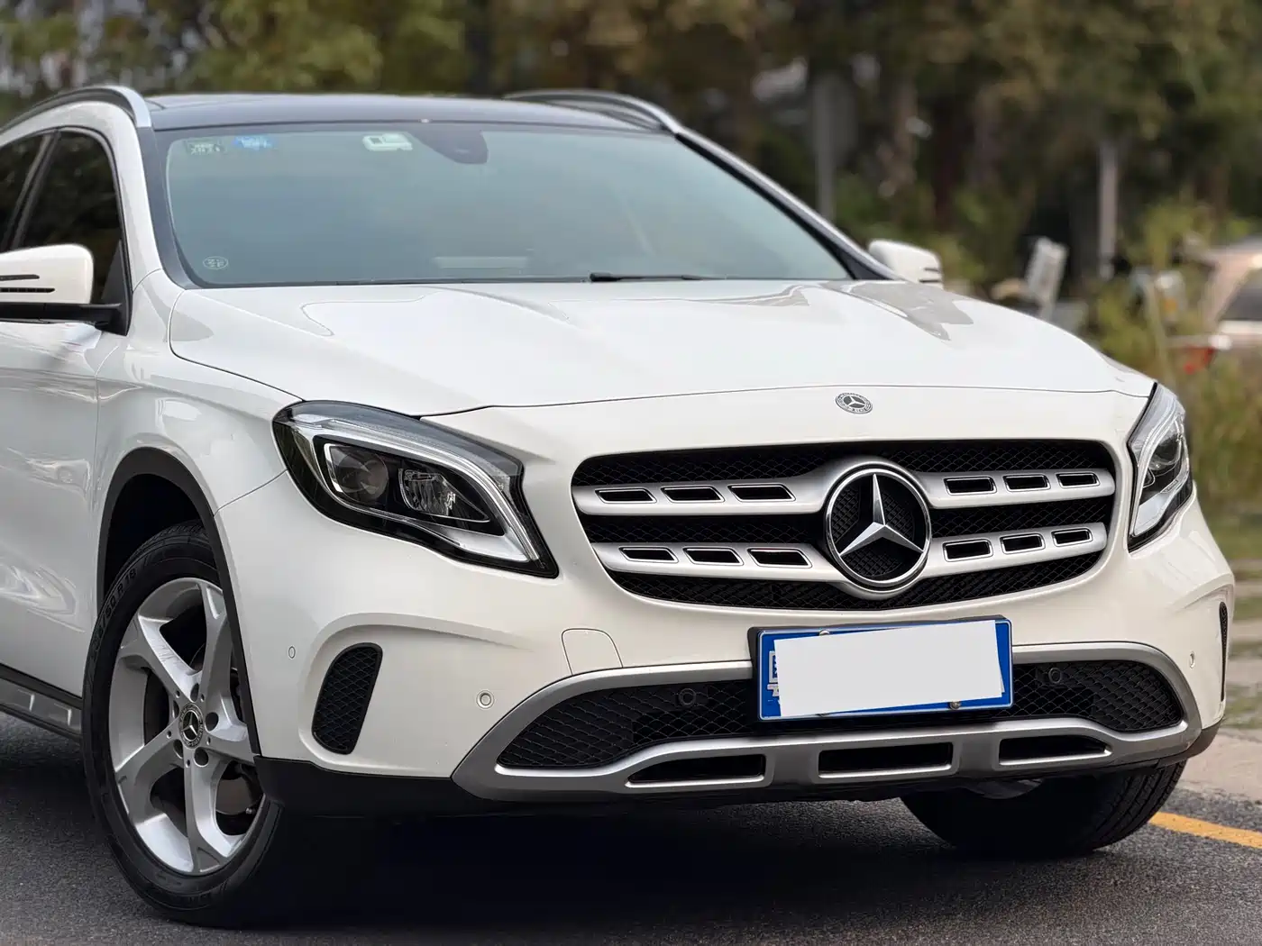 MERCEDES-BENZ GLA