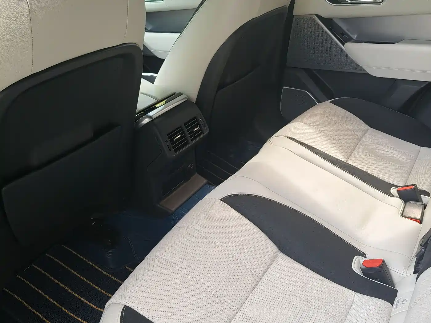 Фото 10 - Land Rover Range Rover Velar