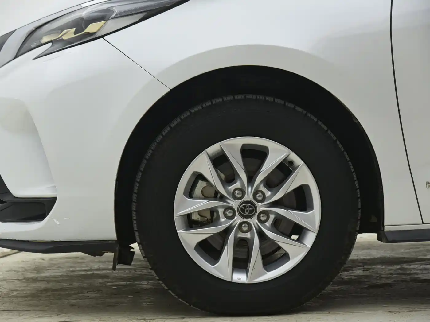 Toyota Granvia 2023 2.5L Hybrid Comfort Edition фото 11
