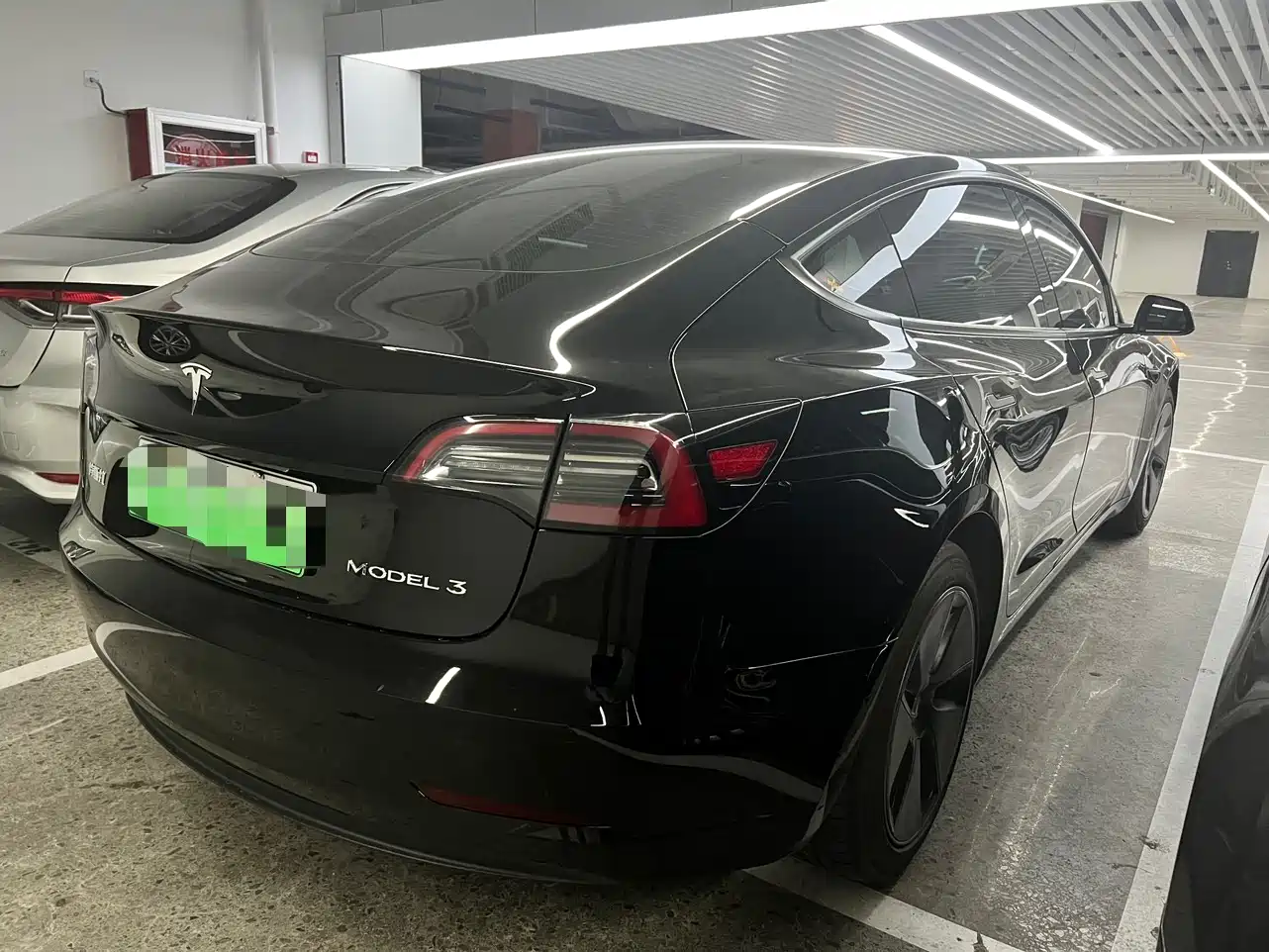 TESLA MODEL 3