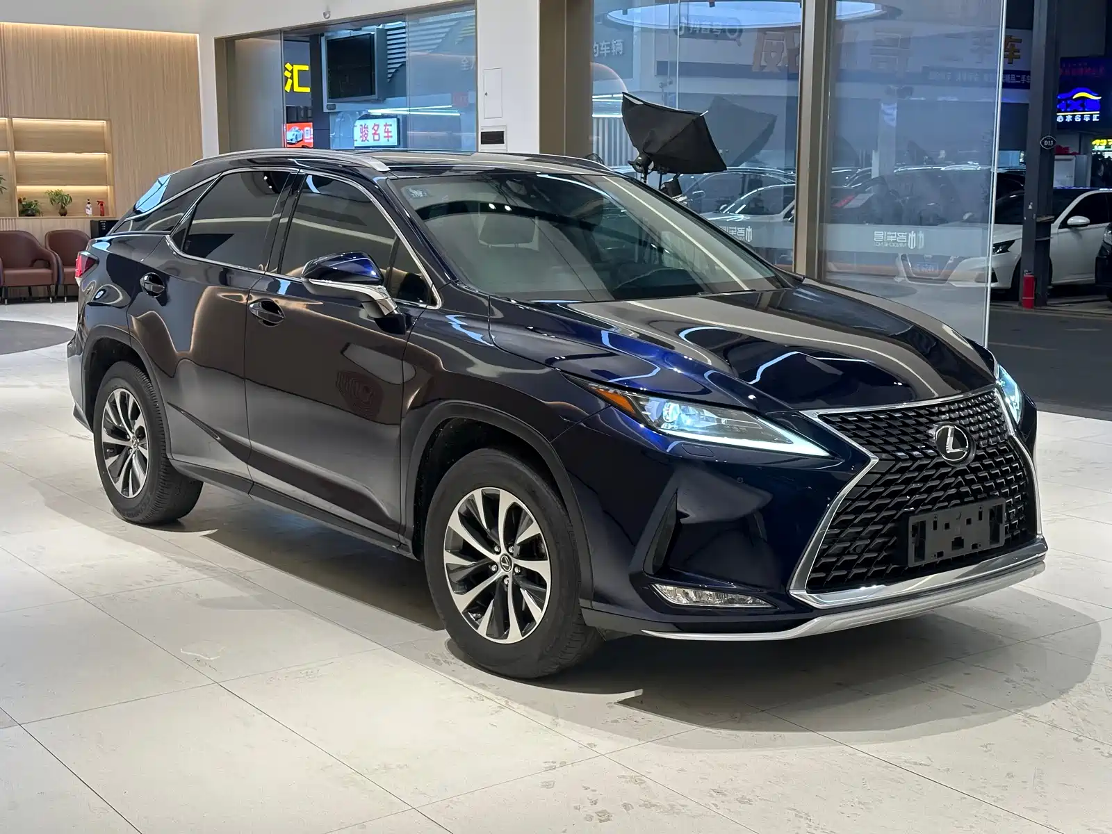 Фото 3 - Lexus RX