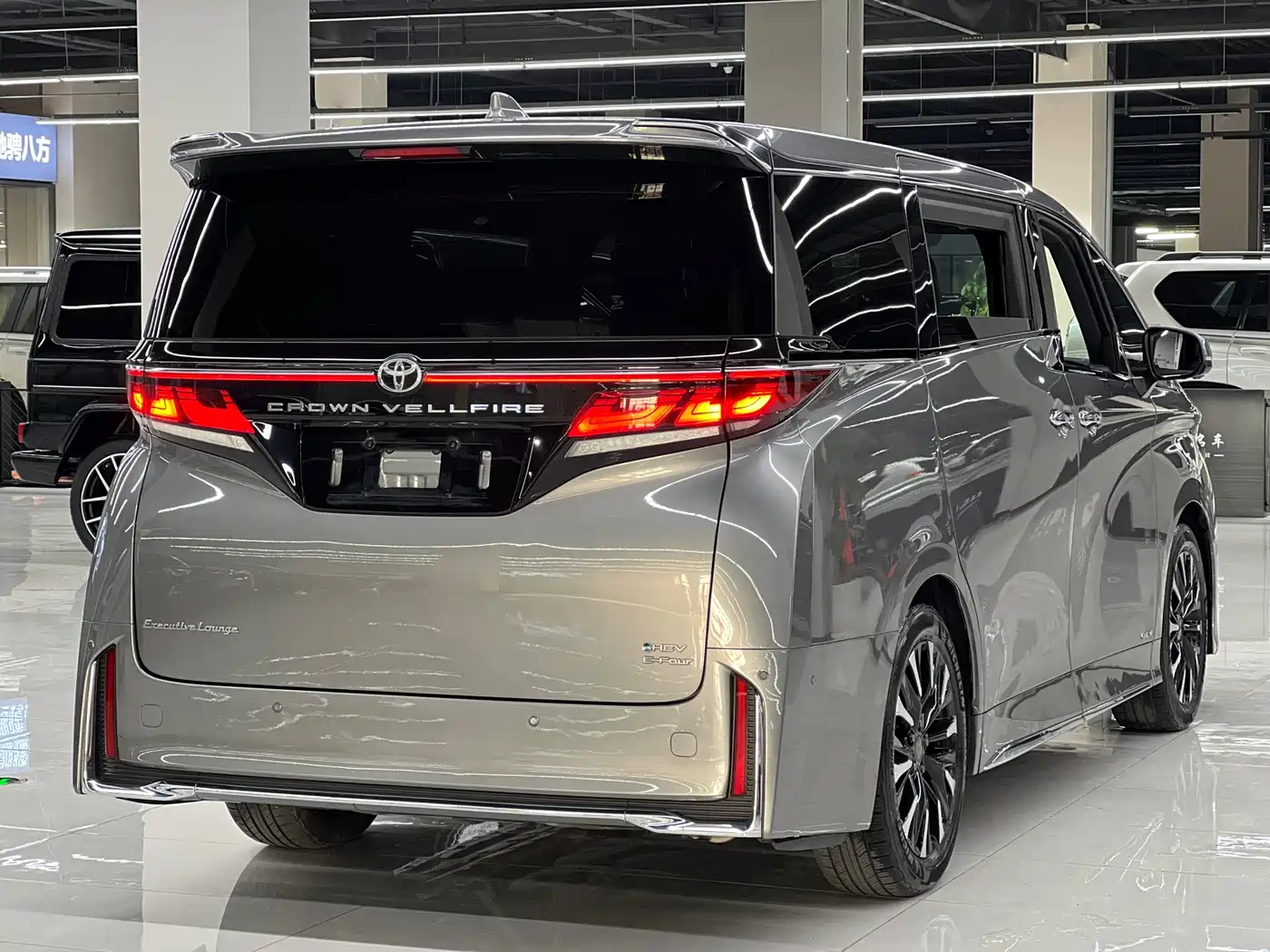 Toyota Vellfire 2024 Crown Hybrid 2.5L Executive Premium Edition фото 4
