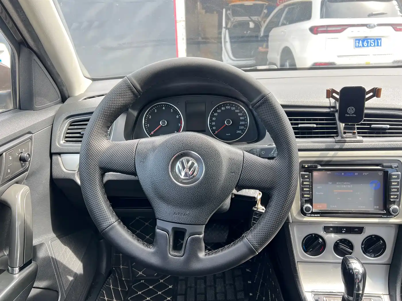 Volkswagen Lavida Tour 2013 1.6L Auto Luxury фото 16