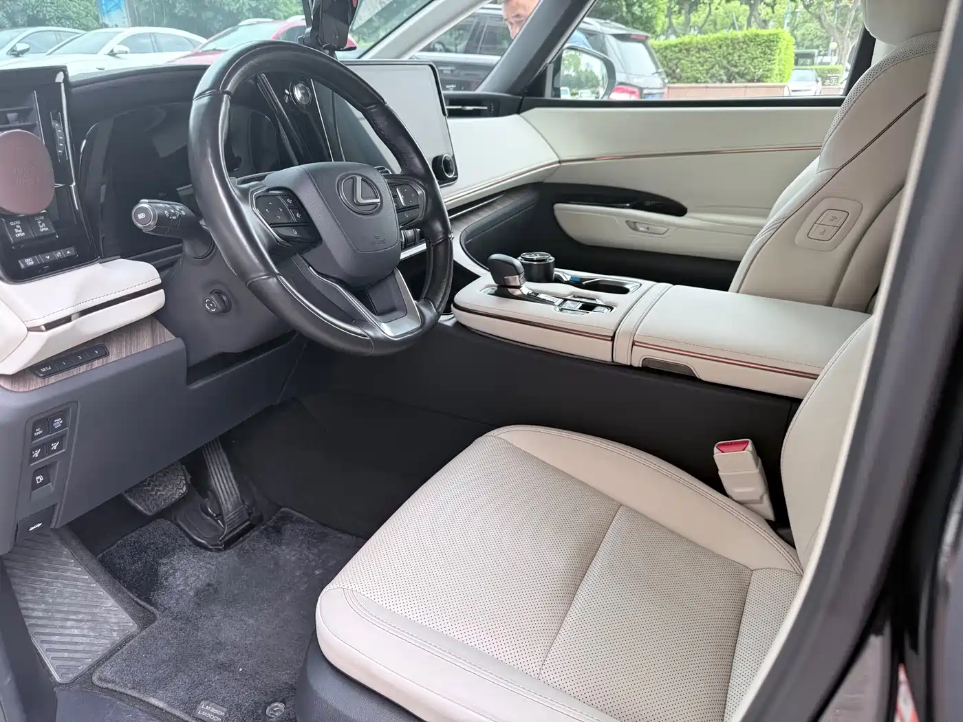 Lexus LM 2023 350h 7-Seater Elegance Edition фото 5