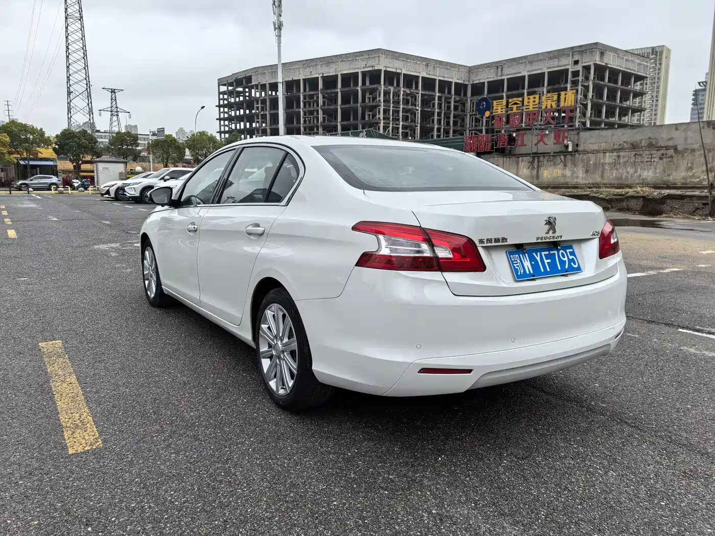 Peugeot 408 2016 1.6T Automatic Luxury Edition фото 4