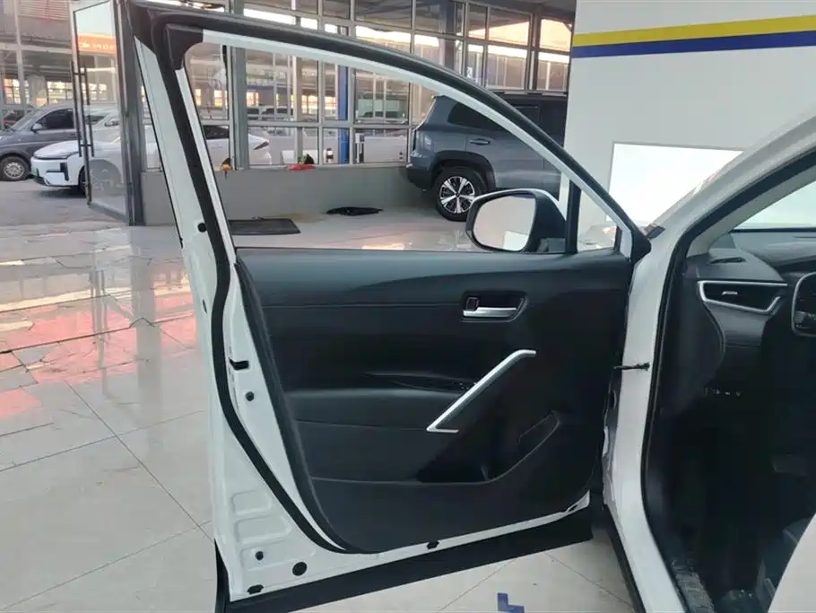 Toyota Corolla Cross 2022 2.0L Premium Edition фото 7