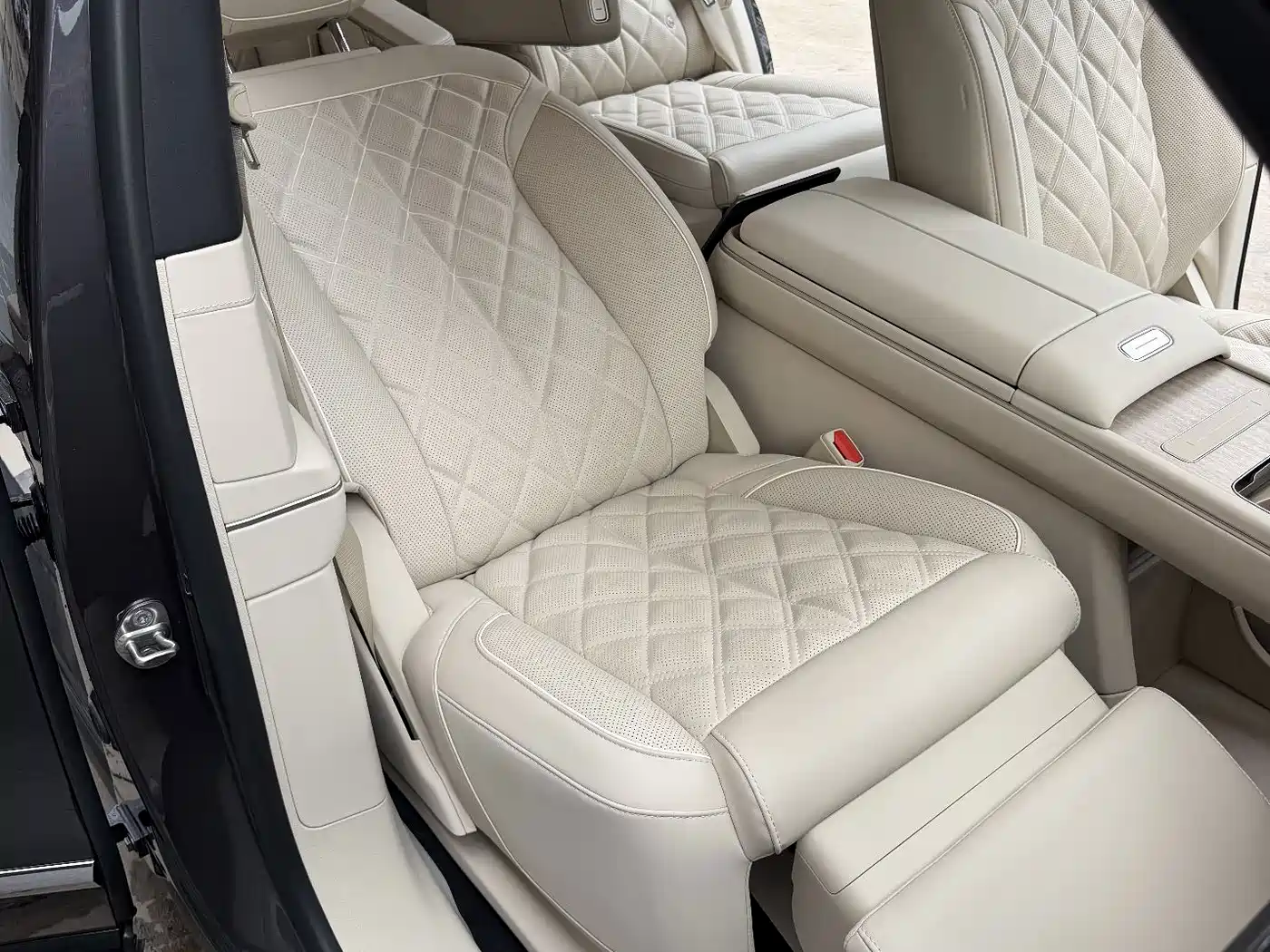 NIO ES8 2026 2025 Model 6-Seat Executive Luxury Edition