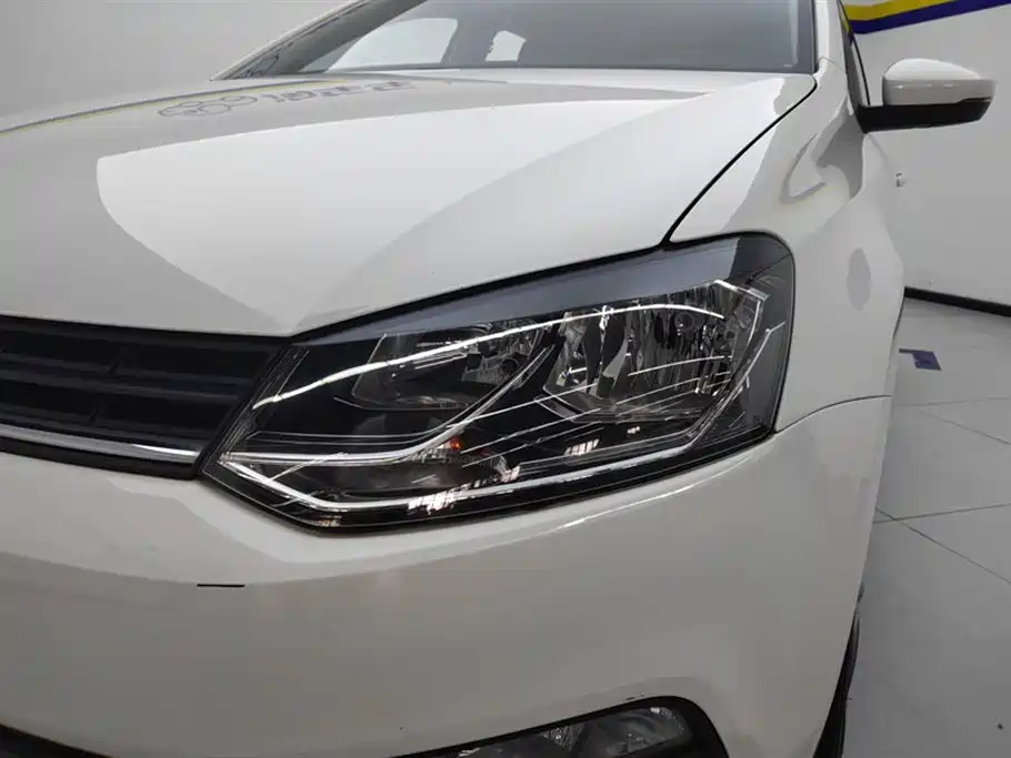 Volkswagen Polo 2016 1.6L Automatic Comfort фото 5