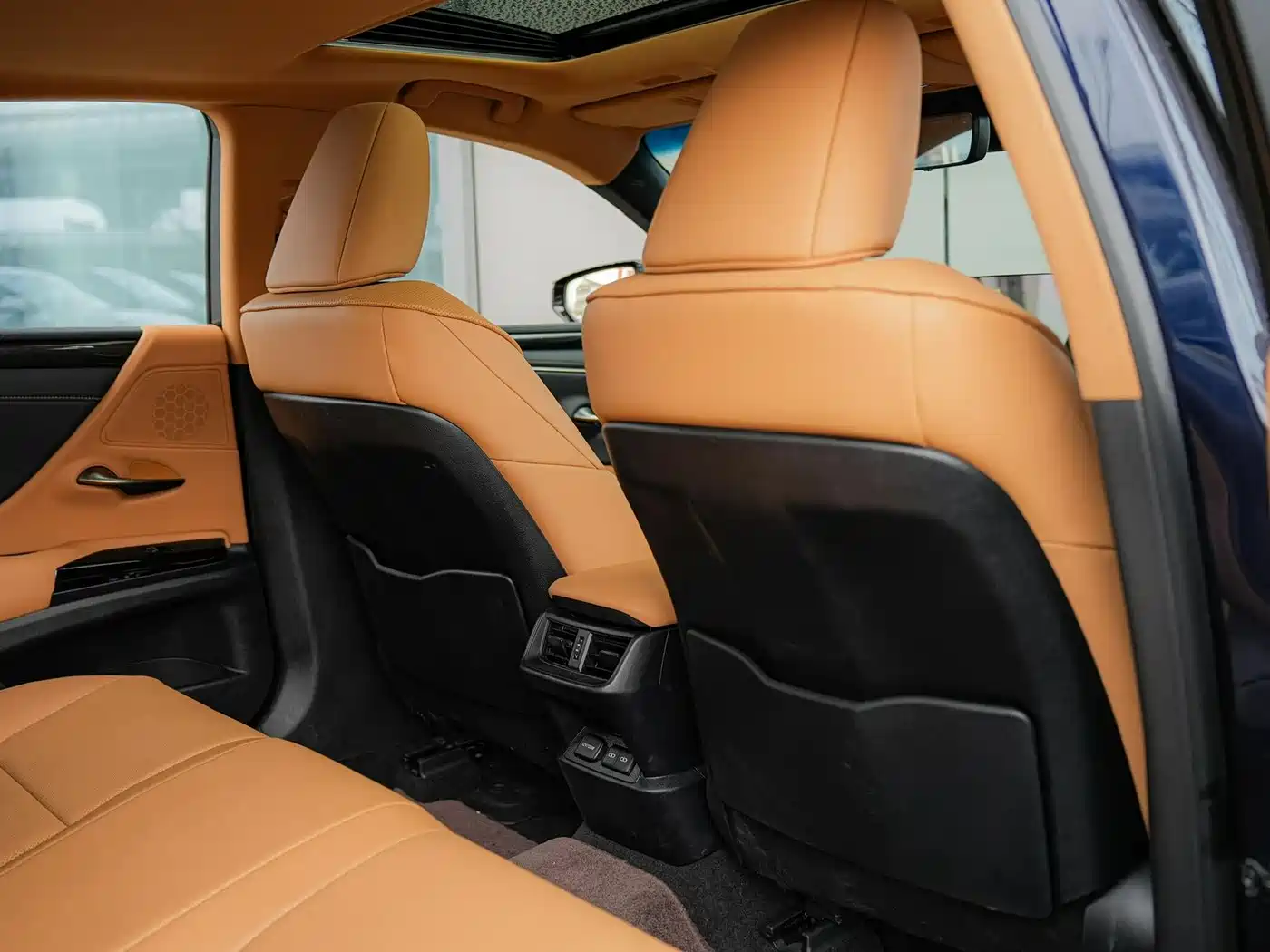 Lexus ES 2022 300h Excellence Edition фото 12