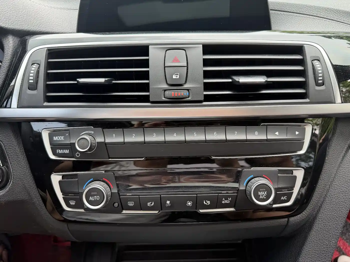 BMW 3 Series 2018 318Li фото 12