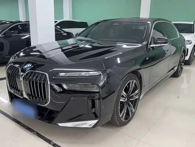 BMW 7 740Li, Лидер, M Спорт-пакет