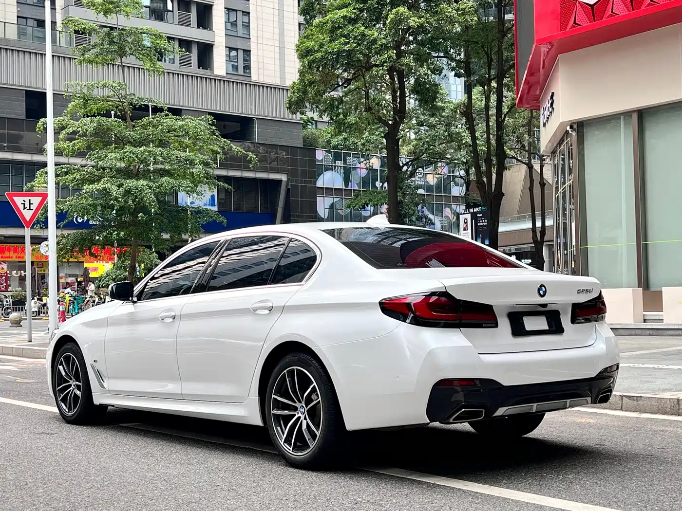 BMW 5 SERIES